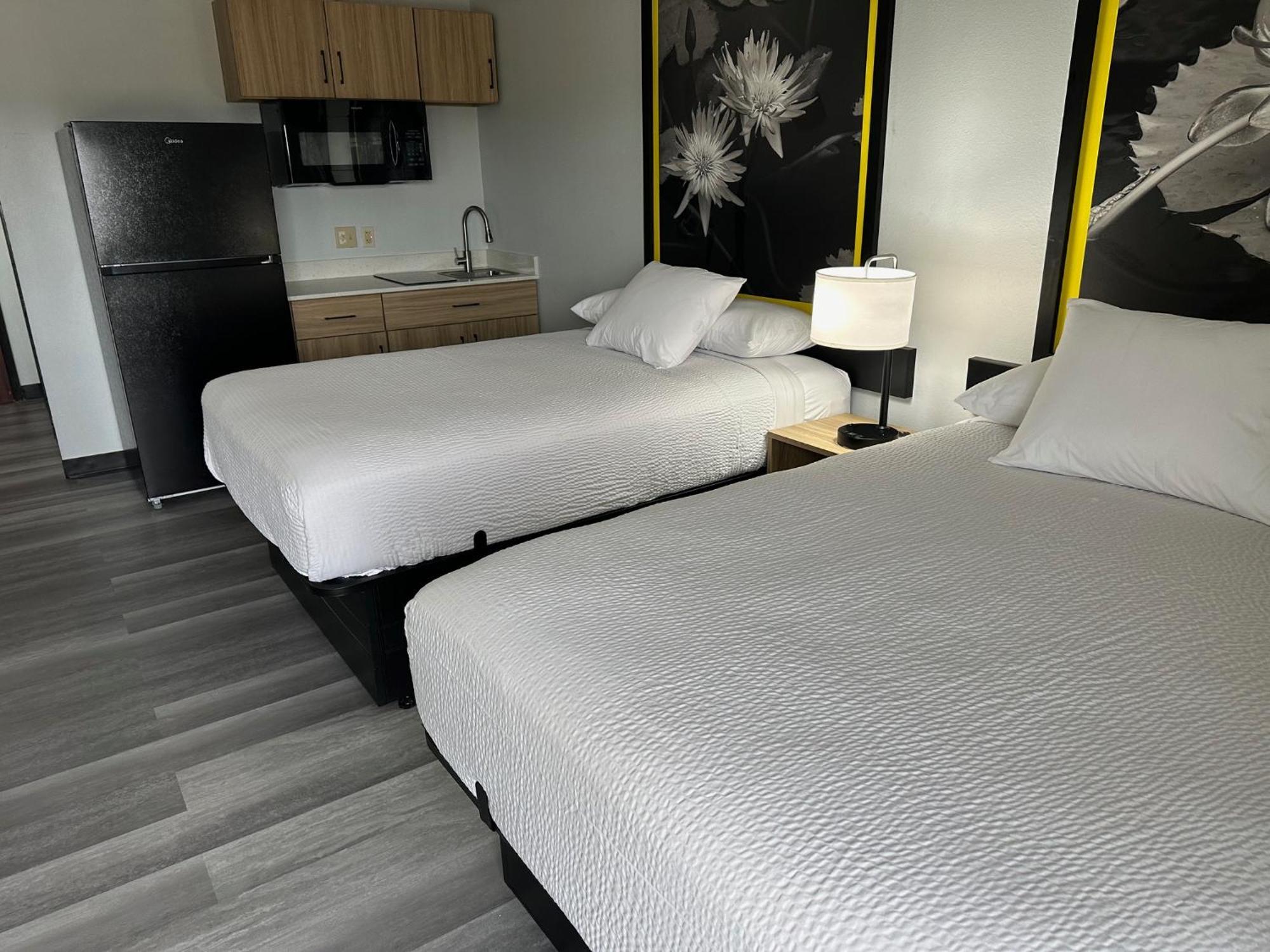 Super 8 By Wyndham Alexandria La Hotel Exterior foto